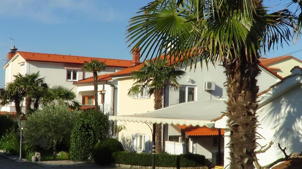 Villa Palma Malinska Buitenkant foto